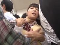 電車内で痴漢された女子校生が中年男性技に昇天させられ大量尿失禁