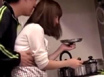 AV会社に通う若い家政婦さんに出演交渉→そのまま衣装に着替えさせ出演顔面射精