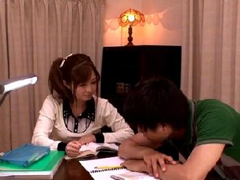 生徒の少年の肉棒へ猥褻な尺八する痴女家庭教師W