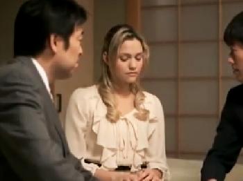 会社の取引の道具として膣射性交させられる人形さんのような白人美女