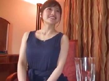 性的欲望が暴走寸前な美貌の人妻が久しぶりの性交に乱れまくり