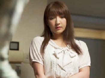 自宅に招いた喫茶店を経営している男に裏切られ中出し性暴行される巨乳人妻