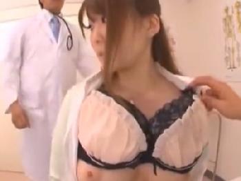 検診に来た巨乳娘を遠慮なく性的暴行顔面射精するクズ医者