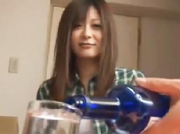 酒で深酔いして寝込んだ彼女の友人の体にフル勃起して凌辱するクズ男W