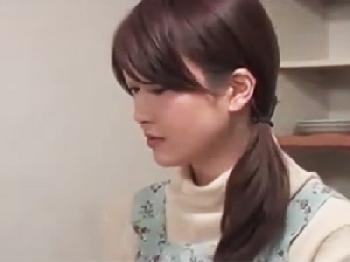 夫が病気で不能な人妻→性的欲望が暴走して見境なく男に色仕掛けしてSEXするW