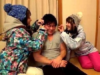 雪国のゲレンデで素人2人をナンパ!!ガチカワ美少女たちが意外にノリ良く大乱交に