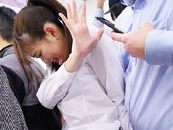 排卵日ジャストに痴漢されてバックでオメコ内でスペルマ発射された女子校生