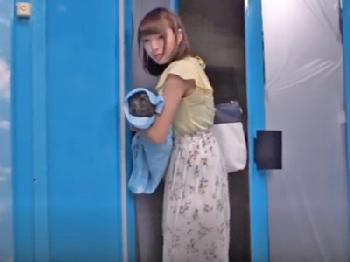 マジックミラー号で幸せいっぱい子持ちの素人若妻を巨根寝取り