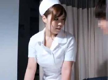 ナンパしてきた貧乳人妻連れ込みハメ撮り開始→初の顔面射精に照れ笑いする素人