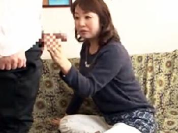 年増の美魔女が若ペニスで狂乱オーガズム