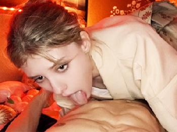 ブロンド外国人の若女将が温泉旅館で客に徹底的に尽くすおもてなし性行為