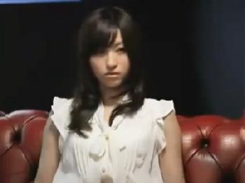 清楚風な美女、天使もえを催眠術にかけて絡み合う強烈な性行為