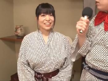 タオル1枚でのツイスターが盛り上がってSEXなだれ込み