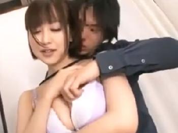 ショップ店員の巨乳お姉さんがお客さんのいきり勃ったペニスを性的欲望処理