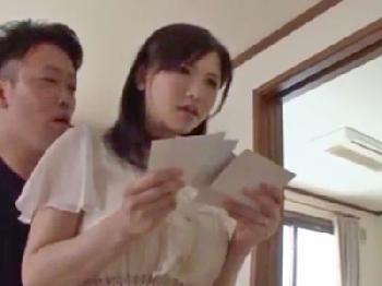 後妻の弱みを握って非人道的な性的暴行する義理息子