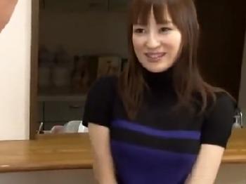 友人の彼氏に言い寄られ断り切れずペニス受け入れる巨乳美女