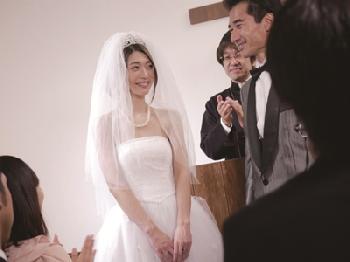 30歳年上のダンナに悪いと思いながらも元彼の若い男根に寝取られる妻