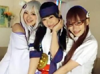 ムラっときたカメ子たちがレイヤー娘を揉みくちゃにして輪姦凌辱W