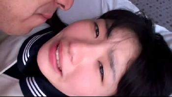 気持ち悪い中年男に何度もオメコ内でスペルマ発射されて号泣する女子校生