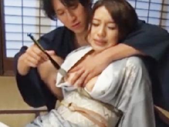 義理息子に逆らえない巨乳の母が着物姿で近親性的暴行され号泣