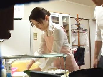 ハウスキーパーの凄く綺麗なお姉さんを強姦する冷酷非道な男