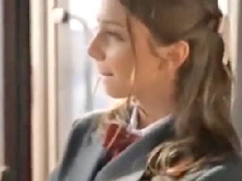 バスの中でサムライ痴漢の餌食になり肛門射精される天使の美少女