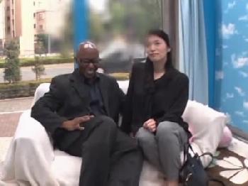 初体験の黒人マグナムで専業主婦がグローバル絶頂W