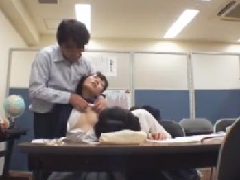 昏睡状態まで落とした女子校生たちを一人残らず蹂躙性暴行していく非情な男性教師