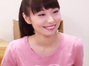 食事中なのにキッチンで父親と禁断交尾し始める童顔娘W