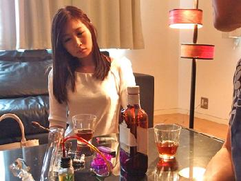 媚薬を使って昏睡させた大女優が理性崩壊エビ反り痙攣絶頂!!