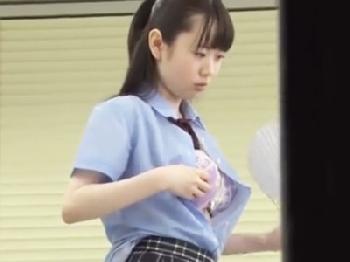 制服女子校生の桃色乳首と谷間を覗き見してたら理性を失い襲ってゴムなし挿入