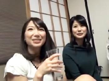 乱交合コンで日々のストレスを発散するワイセツな人妻