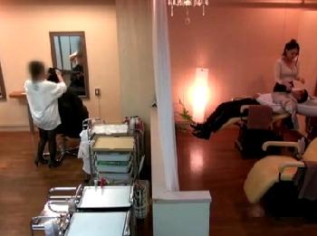 他の客がいてもお構いなし!!髪じゃなく肉棒を調整してくれる美容室