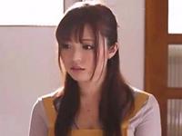 近くの工事現場の中年男に狙われて怯えながら寝取られてしまった妻