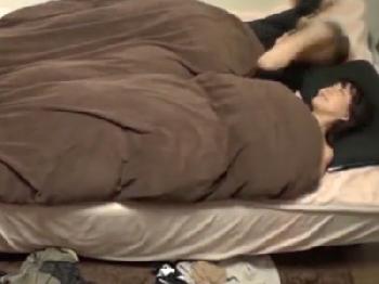 ナンパ男の家で寝るビッチ妻が夫の帰る前に中出し二回戦