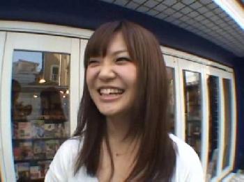 本屋や居酒屋の魅力的な看板素人娘たちをナンパ交渉しおまんこハメ撮り成功