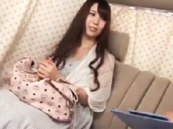 派手なハイレグRQギャルたちに欲望をまき散らす3P