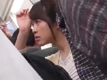 ギュウギュウの満員電車で無垢な少女が痴漢魔に性的凌辱される一部始終