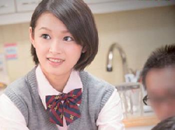 亡き母の代わりに毎日男家族の性的欲望処理する娘