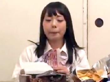 空気嫁とVR見ながらオナニーしてるお兄ちゃんにイタズラ→入れ替わって中出し肉親性交