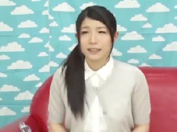 巨乳人妻がチェリーボーイを優しく筆おろし!!