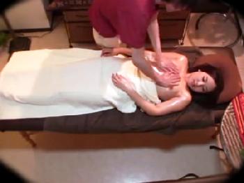 オナニーしていた息子と肉親性交渉セックスする痴女な母親