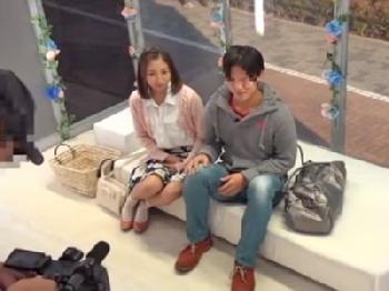 ツインテールのパイパン娘が激しくピストンされて絶頂