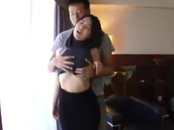 性交渉がない状況に陥ってしまった巨乳人妻がペニスを求めて不貞交尾