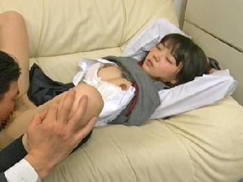 昏睡状態の無抵抗な女子校生を性的暴行膣内射精する非情な男性教師