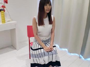 大人しそうな美乳お姉さんが激しく突かれて悶絶昇天