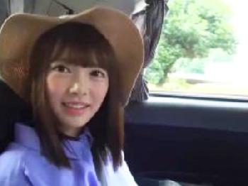 読者モデルの童顔美少女が巨根を恥ずかしそうに気持ちいい手コキとフェラチオ