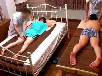 夫の隣でいながら性的興奮しながら耐えきれなくなって思う存分寝取られた素人人妻