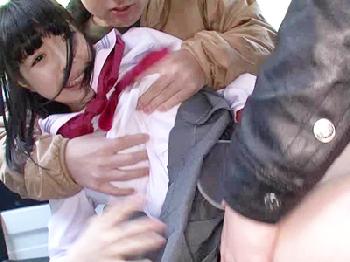 標的は田舎のお嬢様女子校生!!次々と拉致監禁し中出し性暴行する極悪非道な男たち