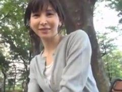 自らセックス切望する変態人妻と性交!!
